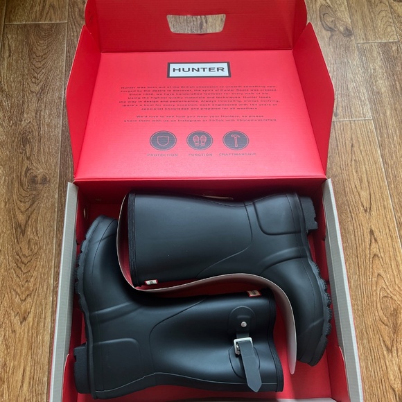 Size 7 - Picture 2 of 3